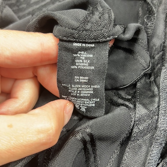 Theory black sleeveless top. - Picture 6 of 6